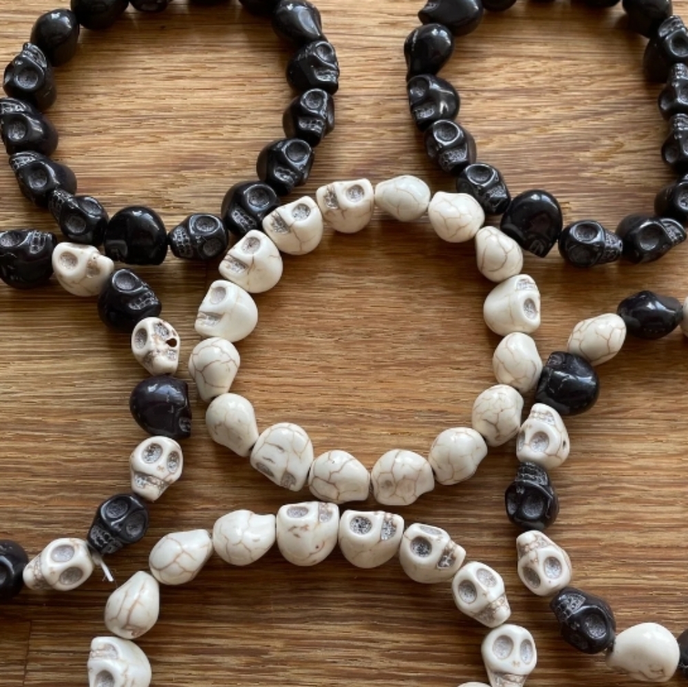 Howlite skull bracelet